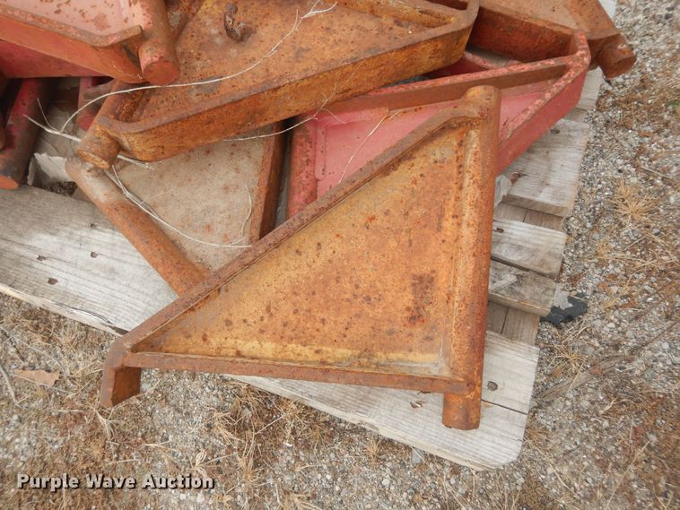 image for item LH9032 Approximately 15 swing-out trailer outriggers