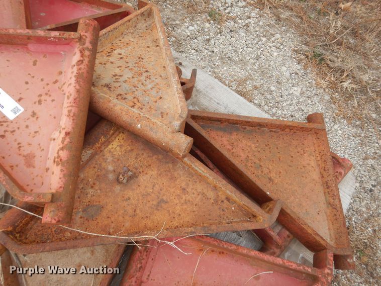 image for item LH9032 Approximately 15 swing-out trailer outriggers