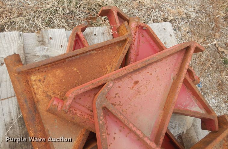 image for item LH9032 Approximately 15 swing-out trailer outriggers