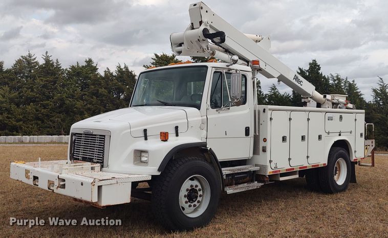 image for item LK9296 2002 Freightliner FL70  bucket truck