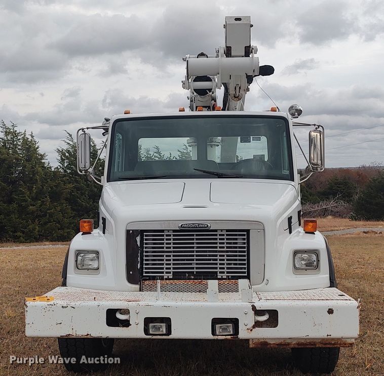 image for item LK9296 2002 Freightliner FL70  bucket truck