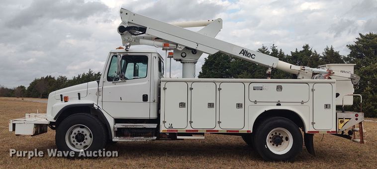 image for item LK9296 2002 Freightliner FL70  bucket truck