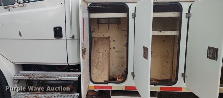 image for item LK9296 2002 Freightliner FL70  bucket truck