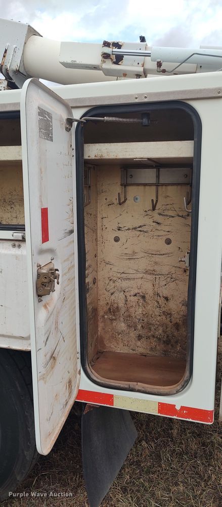 image for item LK9296 2002 Freightliner FL70  bucket truck