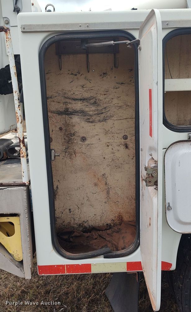 image for item LK9296 2002 Freightliner FL70  bucket truck