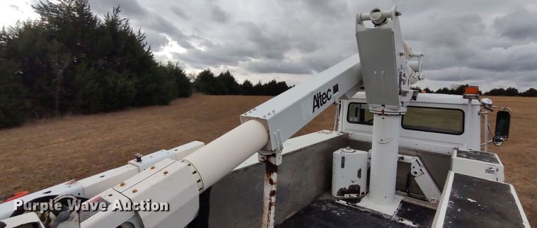 image for item LK9296 2002 Freightliner FL70  bucket truck