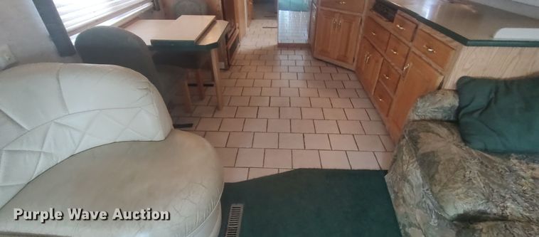 image for item LK9301 2001 Monaco Endeavor  RV