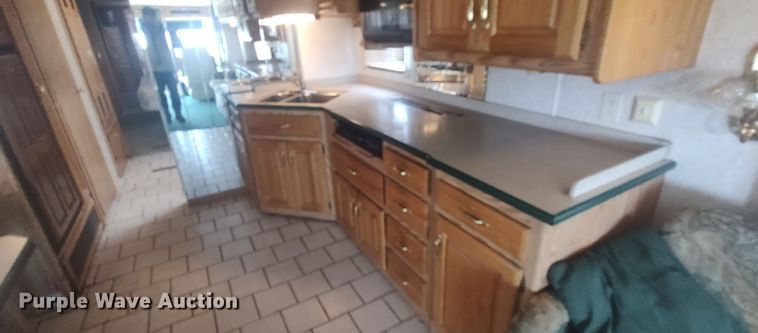 image for item LK9301 2001 Monaco Endeavor  RV