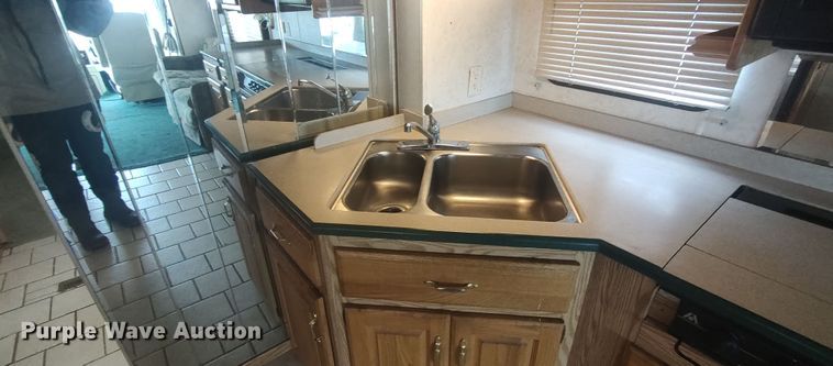 image for item LK9301 2001 Monaco Endeavor  RV