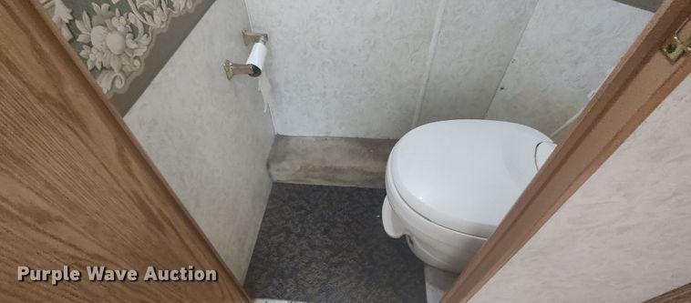 image for item LK9301 2001 Monaco Endeavor  RV