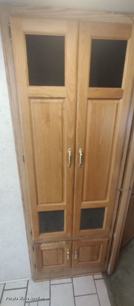 image for item LK9301 2001 Monaco Endeavor  RV