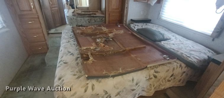 image for item LK9301 2001 Monaco Endeavor  RV