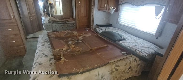 image for item LK9301 2001 Monaco Endeavor  RV