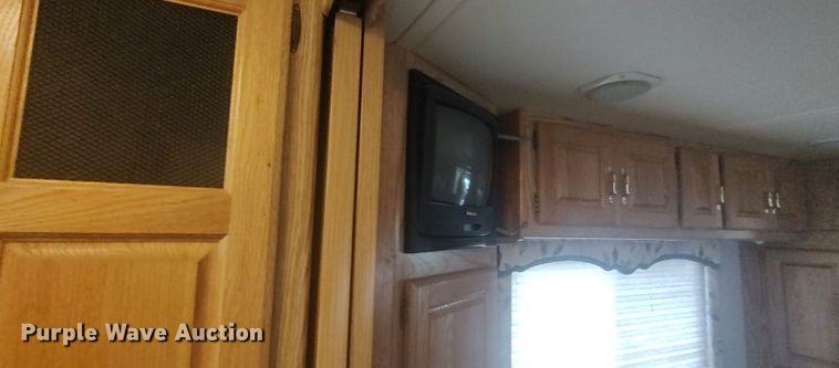 image for item LK9301 2001 Monaco Endeavor  RV