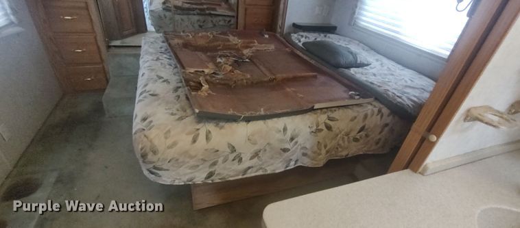 image for item LK9301 2001 Monaco Endeavor  RV