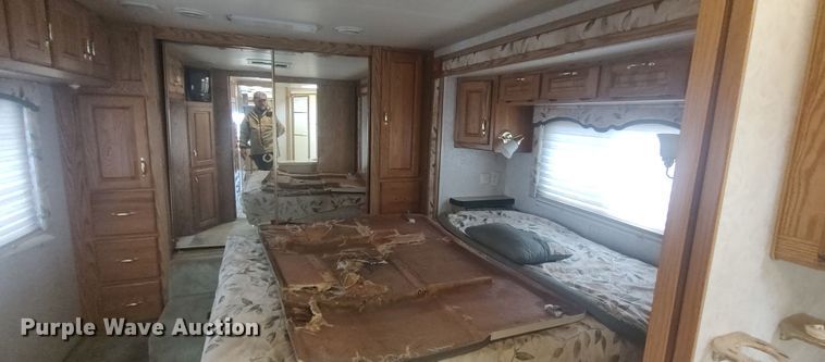 image for item LK9301 2001 Monaco Endeavor  RV