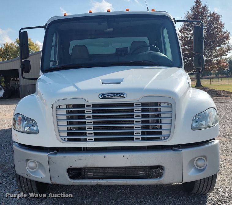 image for item LK9322 2006 Freightliner M2  delivery truck