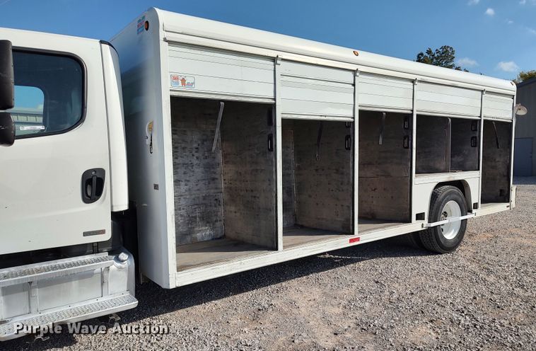 image for item LK9322 2006 Freightliner M2  delivery truck