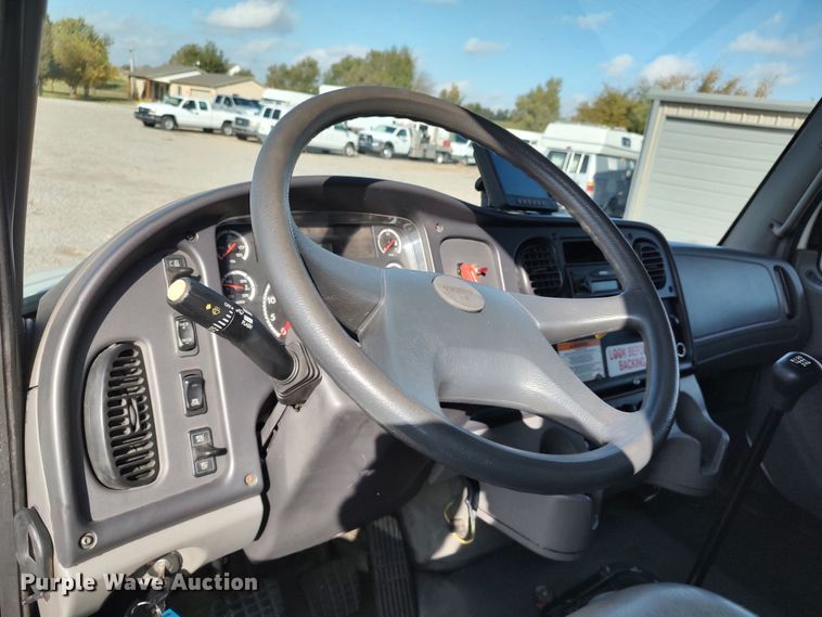 image for item LK9322 2006 Freightliner M2  delivery truck