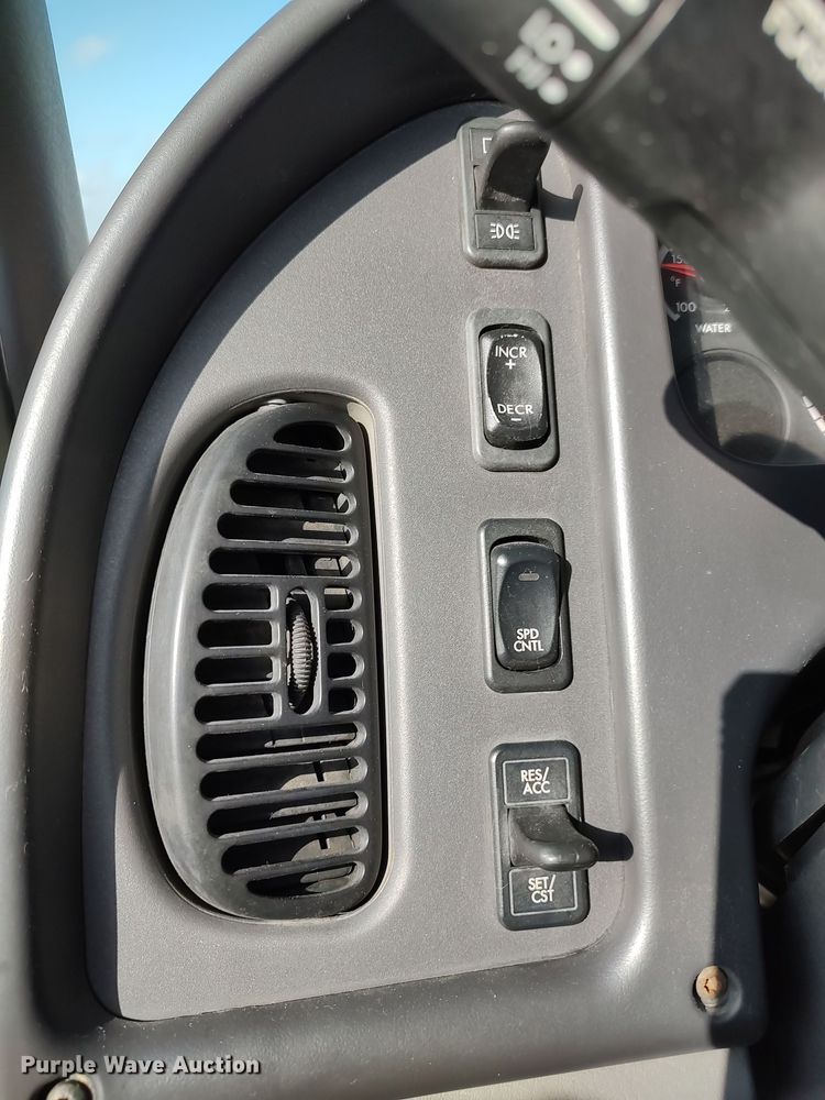 image for item LK9322 2006 Freightliner M2  delivery truck