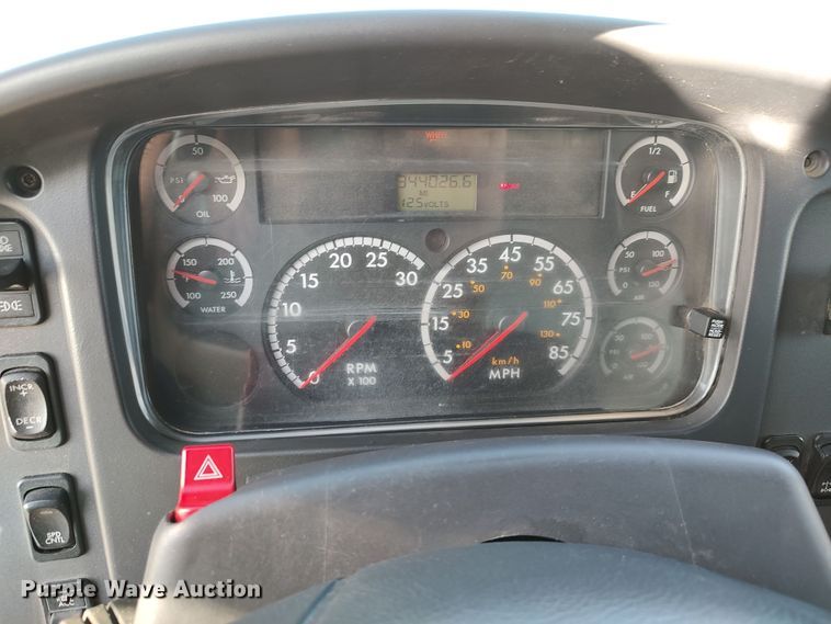 image for item LK9322 2006 Freightliner M2  delivery truck