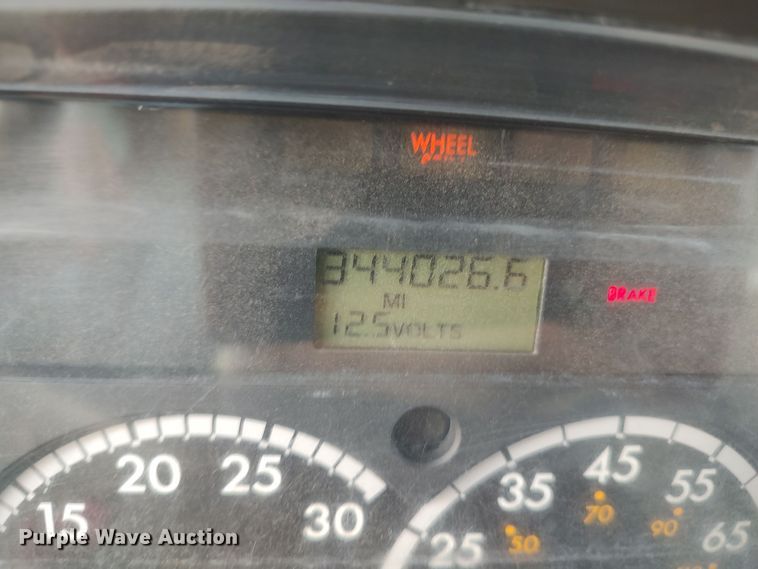 image for item LK9322 2006 Freightliner M2  delivery truck