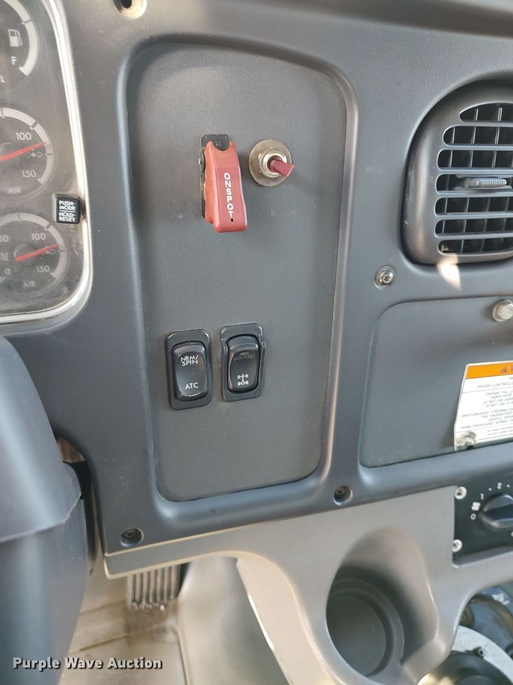 image for item LK9322 2006 Freightliner M2  delivery truck