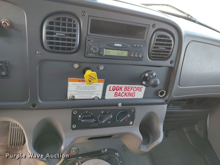 image for item LK9322 2006 Freightliner M2  delivery truck