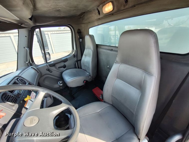 image for item LK9322 2006 Freightliner M2  delivery truck