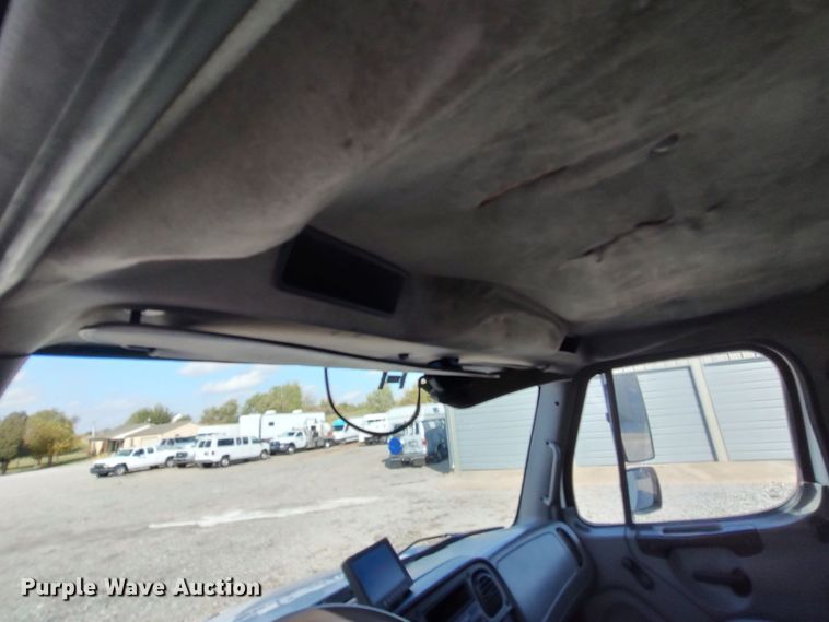 image for item LK9322 2006 Freightliner M2  delivery truck