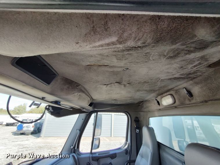 image for item LK9322 2006 Freightliner M2  delivery truck