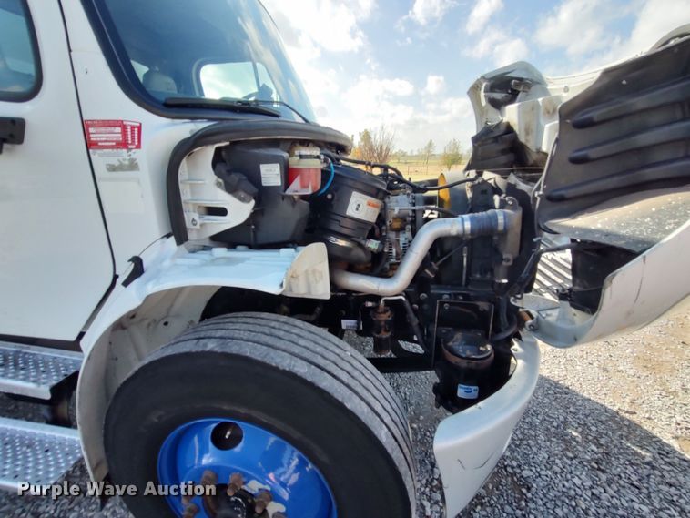 image for item LK9322 2006 Freightliner M2  delivery truck