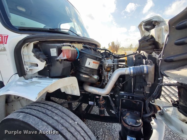 image for item LK9322 2006 Freightliner M2  delivery truck