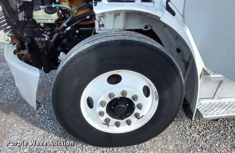 image for item LK9322 2006 Freightliner M2  delivery truck