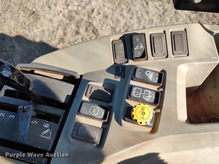 image for item LK9357 2011 John Deere 4720 MFWD tractor