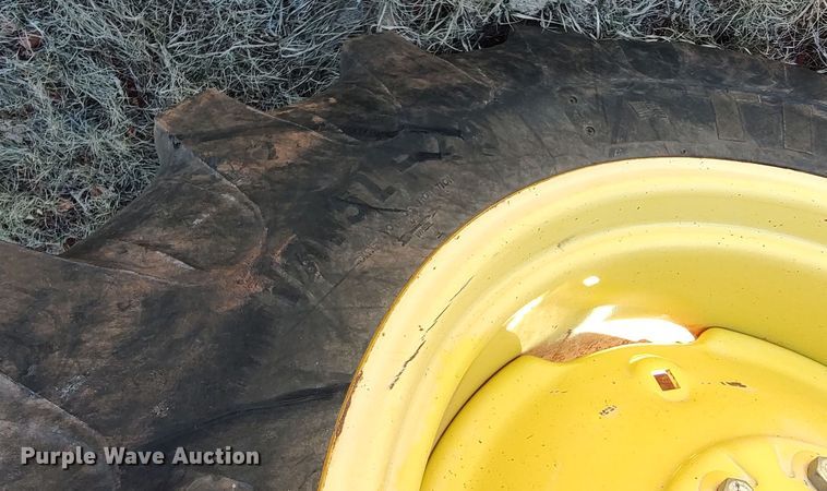 image for item LK9357 2011 John Deere 4720 MFWD tractor