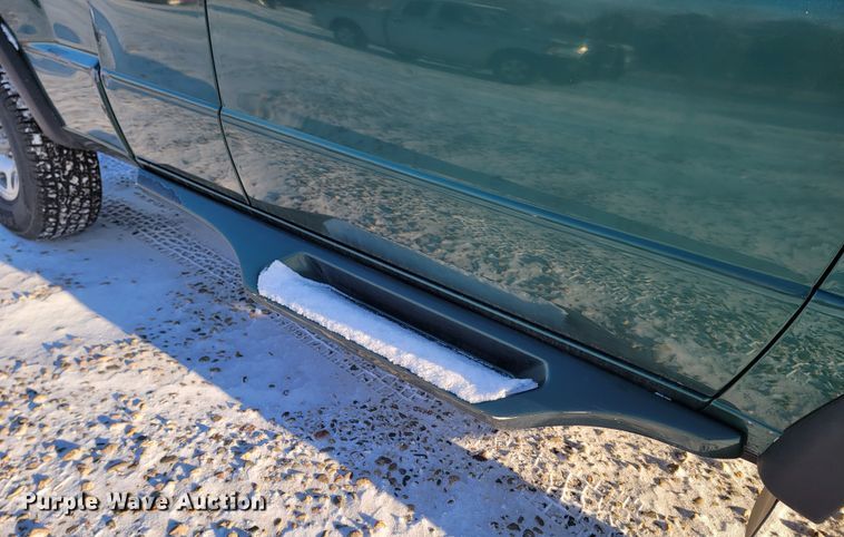 image for item LL9734 1999 Mazda B4000 SE  Cab Plus pickup truck