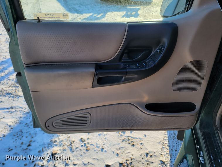 image for item LL9734 1999 Mazda B4000 SE  Cab Plus pickup truck