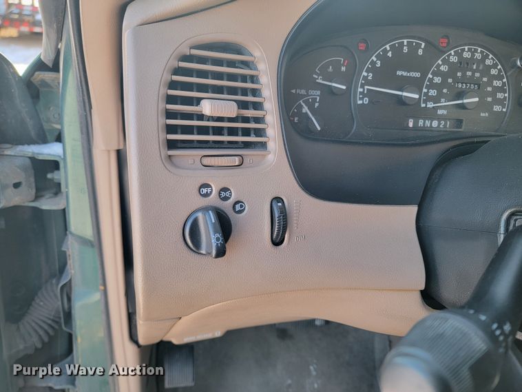 image for item LL9734 1999 Mazda B4000 SE  Cab Plus pickup truck