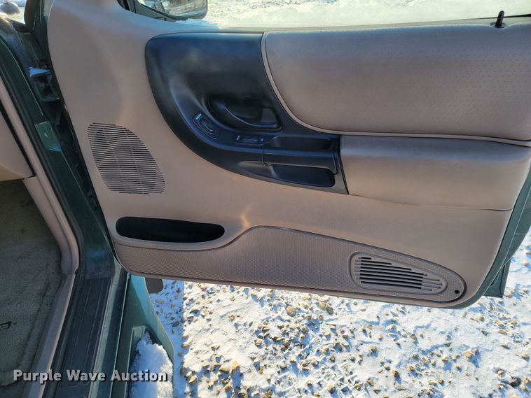 image for item LL9734 1999 Mazda B4000 SE  Cab Plus pickup truck