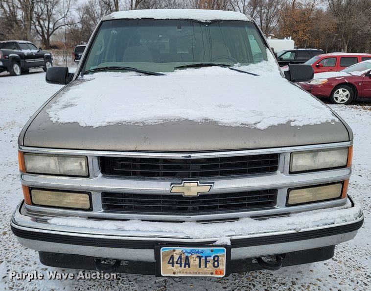 image for item LL9735 1999 Chevrolet Suburban K1500  SUV