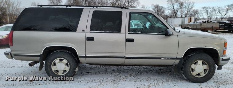 image for item LL9735 1999 Chevrolet Suburban K1500  SUV