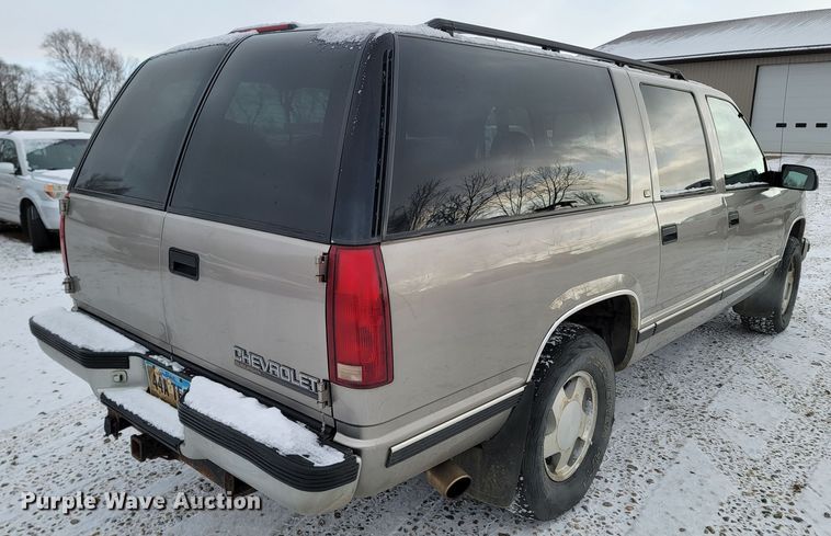 image for item LL9735 1999 Chevrolet Suburban K1500  SUV