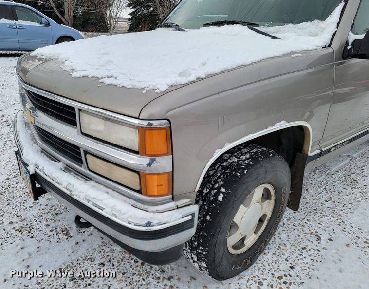 image for item LL9735 1999 Chevrolet Suburban K1500  SUV