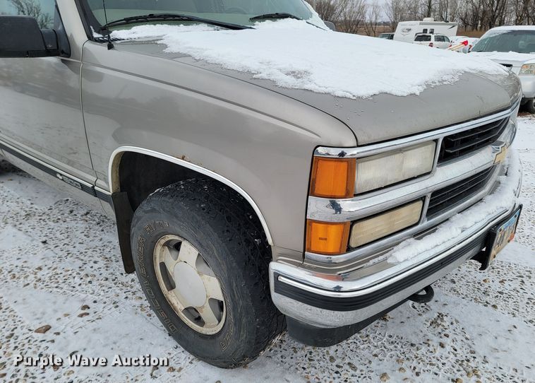 image for item LL9735 1999 Chevrolet Suburban K1500  SUV