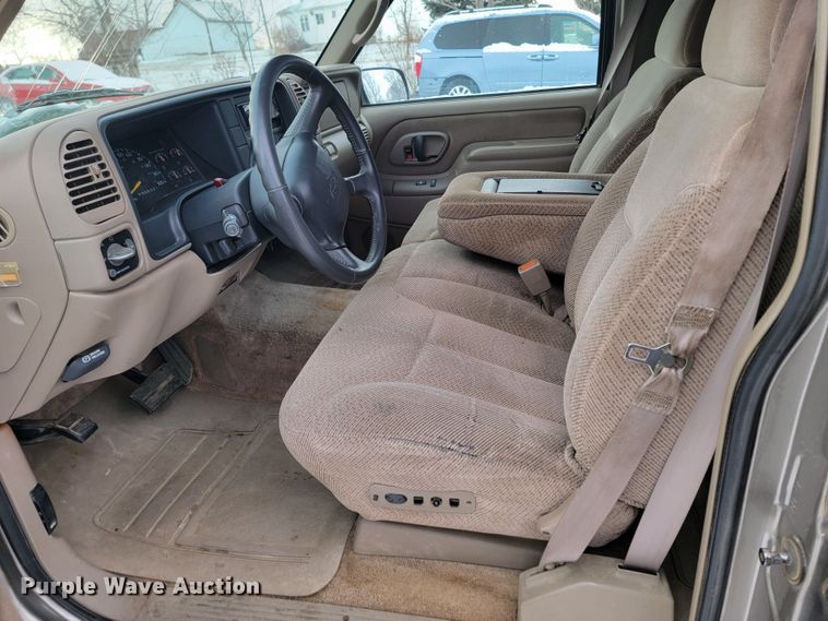 image for item LL9735 1999 Chevrolet Suburban K1500  SUV