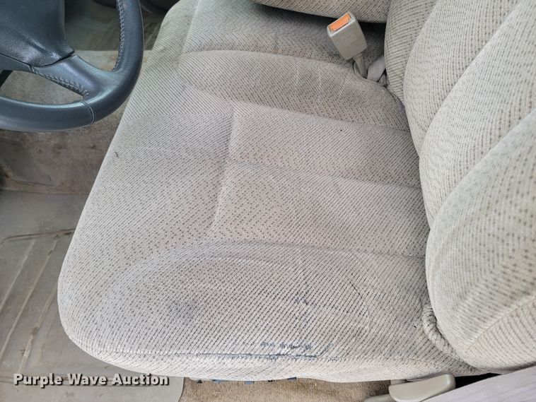 image for item LL9735 1999 Chevrolet Suburban K1500  SUV