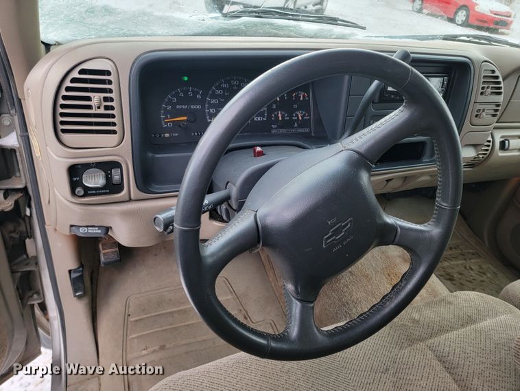 image for item LL9735 1999 Chevrolet Suburban K1500  SUV