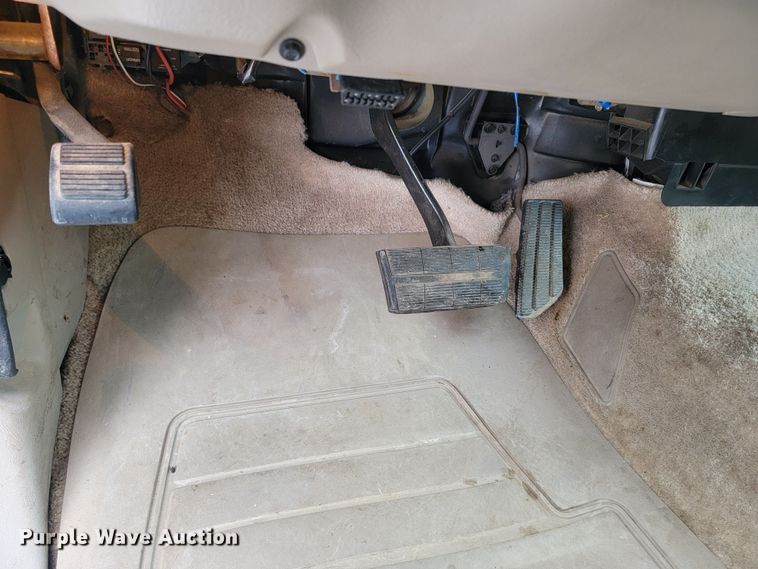 image for item LL9735 1999 Chevrolet Suburban K1500  SUV