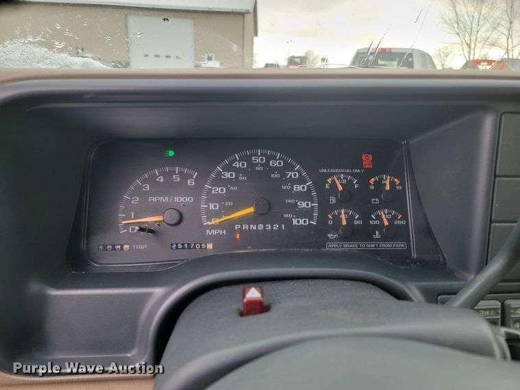 image for item LL9735 1999 Chevrolet Suburban K1500  SUV